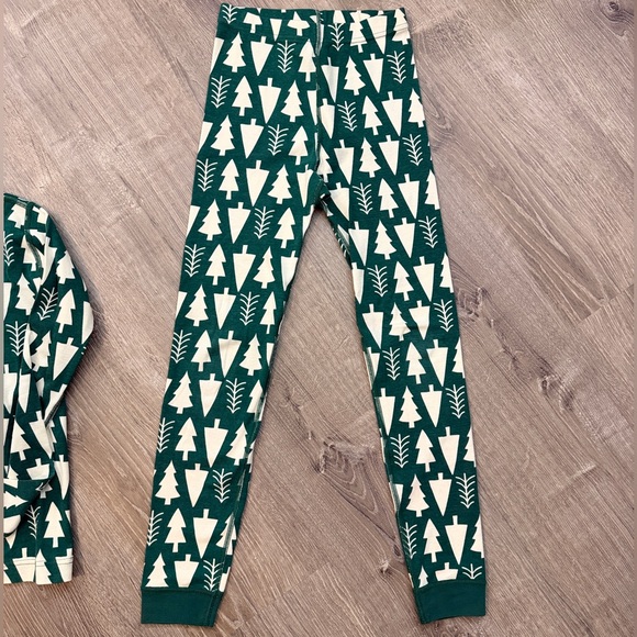 Hanna Andersson Forest Green and Cream Pajama Set - Picture 3 of 7